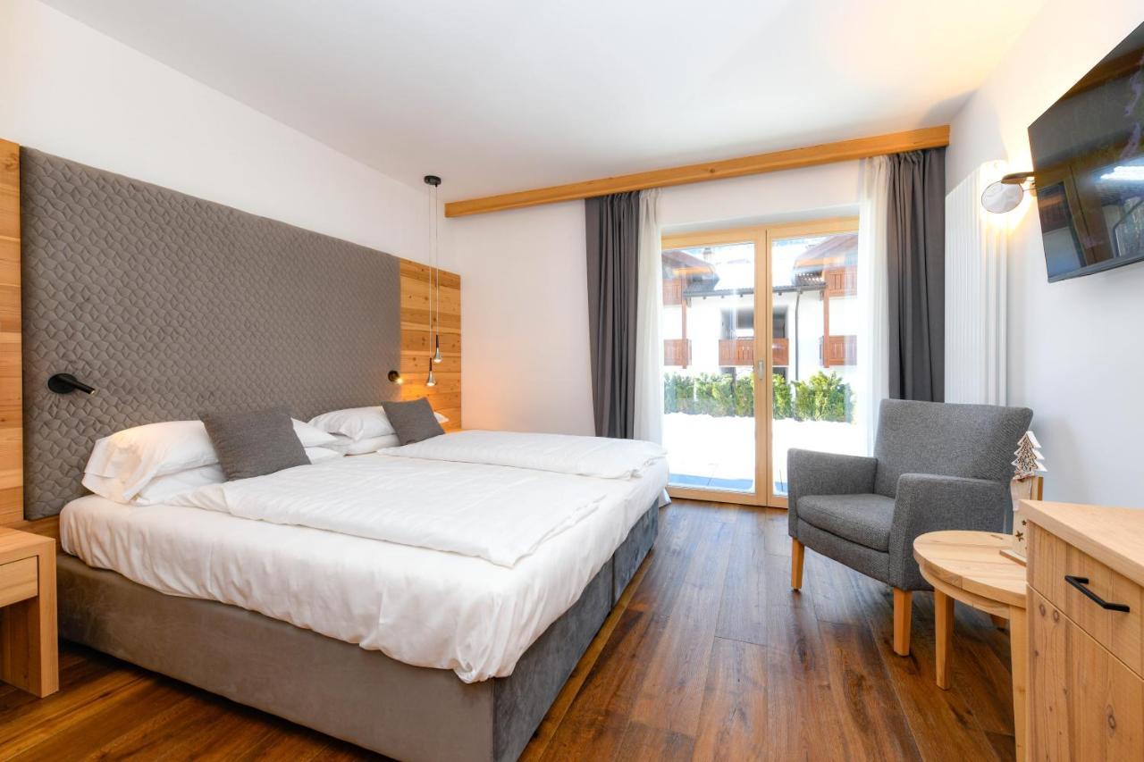 Bepy Hotel Garni Giustino ภายนอก รูปภาพ