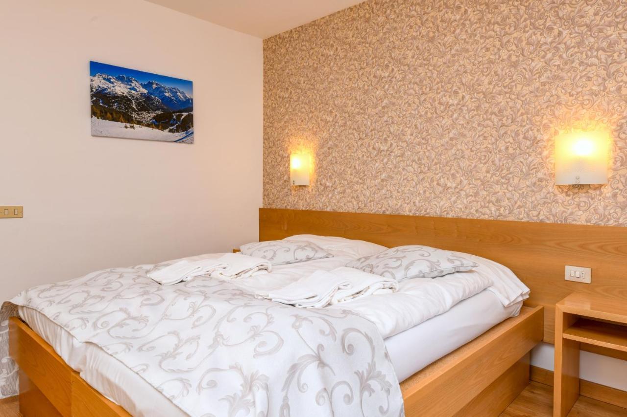 Bepy Hotel Garni Giustino ภายนอก รูปภาพ