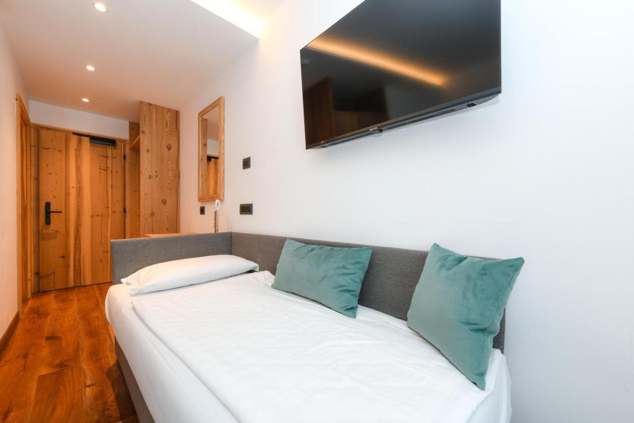 Bepy Hotel Garni Giustino ภายนอก รูปภาพ