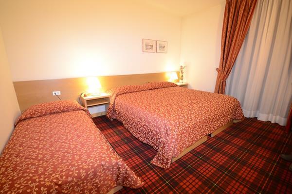Bepy Hotel Garni Giustino ภายนอก รูปภาพ