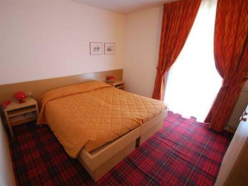 Bepy Hotel Garni Giustino ภายนอก รูปภาพ